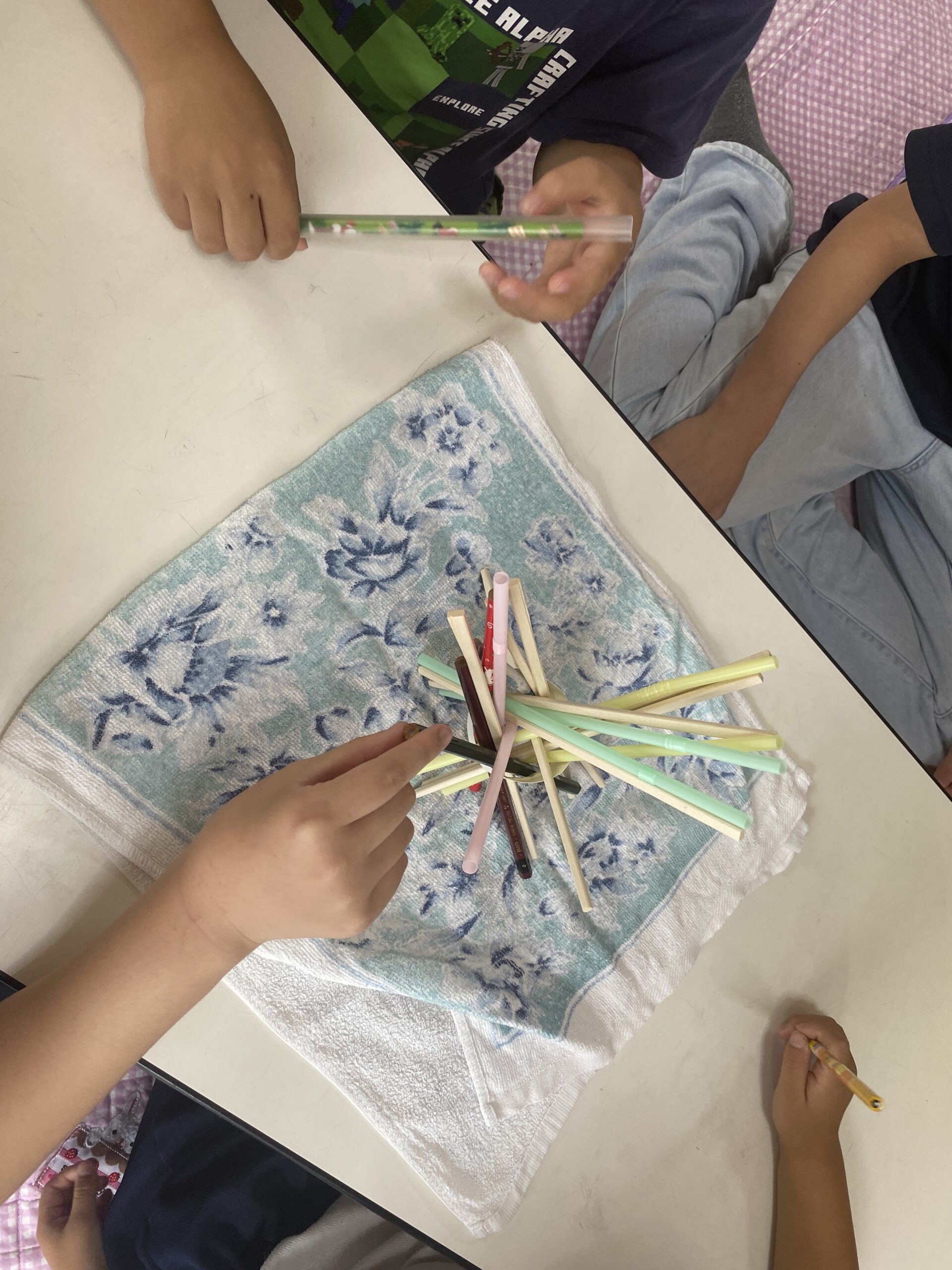 教室にあるもので作って遊ぼう