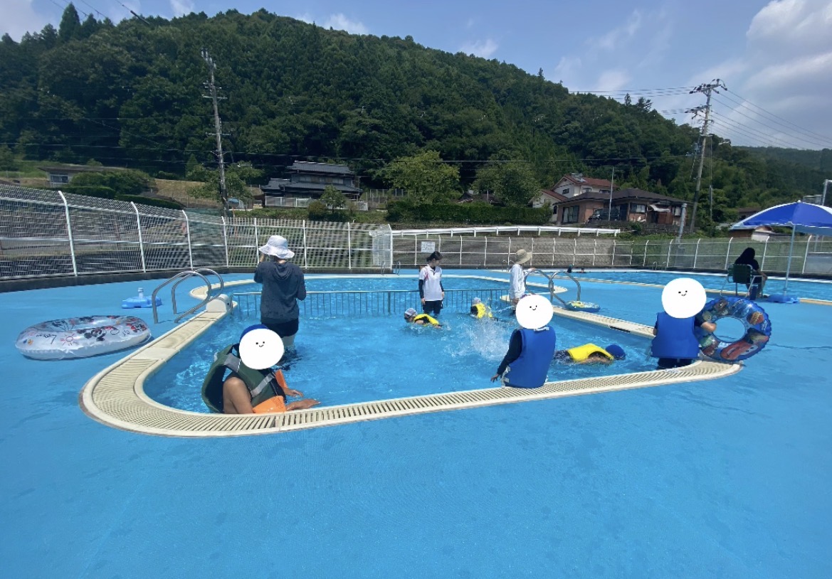 プールにいきました!